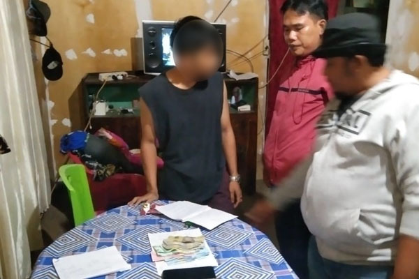 Tim Opsnal Sat Reskrim Polres Minahasa Tenggara mengamankan dua pria pelaku judi togel.
