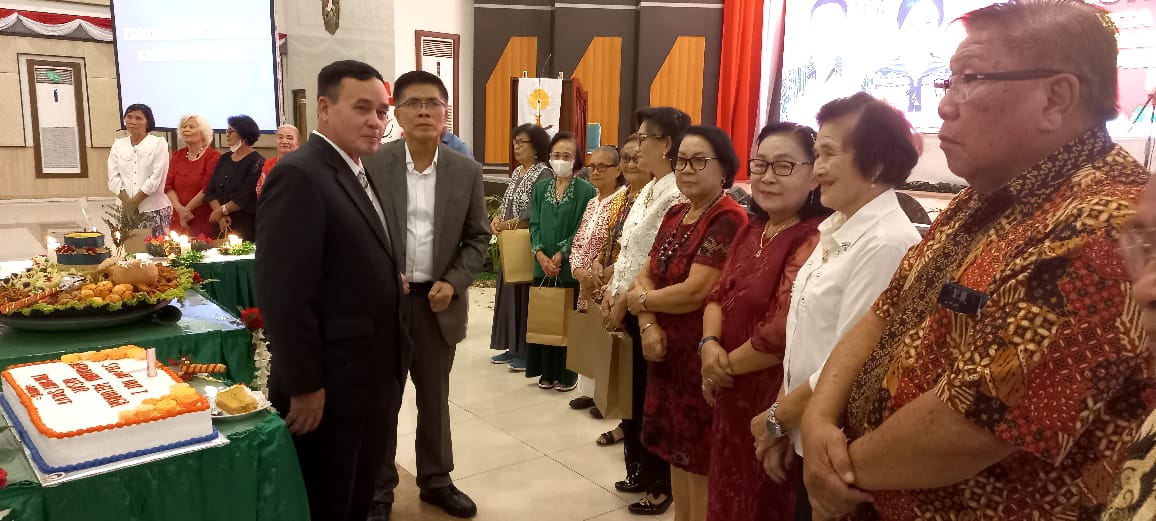 Pembagian tali asih buat lansia.