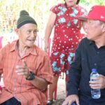 Bupati Minsel Franky Donny Wongkar menghadiri Ibadah Peletakkan Batu Pertama Pembangunan Bedah Rumah Opa Jantje Pesik dan Oma Syane Sengkey