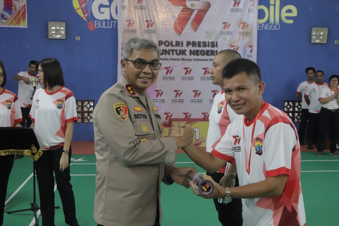 Kapolda Sulut Buka Turnamen Badminton Intern Polri Hari Bhayangkara ke-77 Tahun 2023