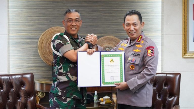 Kapolri Jadi Warga Kehormatan Corps POMAD: Semoga Memperkokoh Sinergitas TNI-Polri