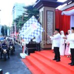 apolri Jenderal Pol. Listyo Sigit Prabowo melepas pendistribusian hewan kurban dan rendang dalam rangka peringatan Hari Raya Idul Adha 1444 Hijriah sekaligus HUT ke-77 Bhayangkara di Lapangan Bhayangkara, Jakarta, Kamis (29/06)