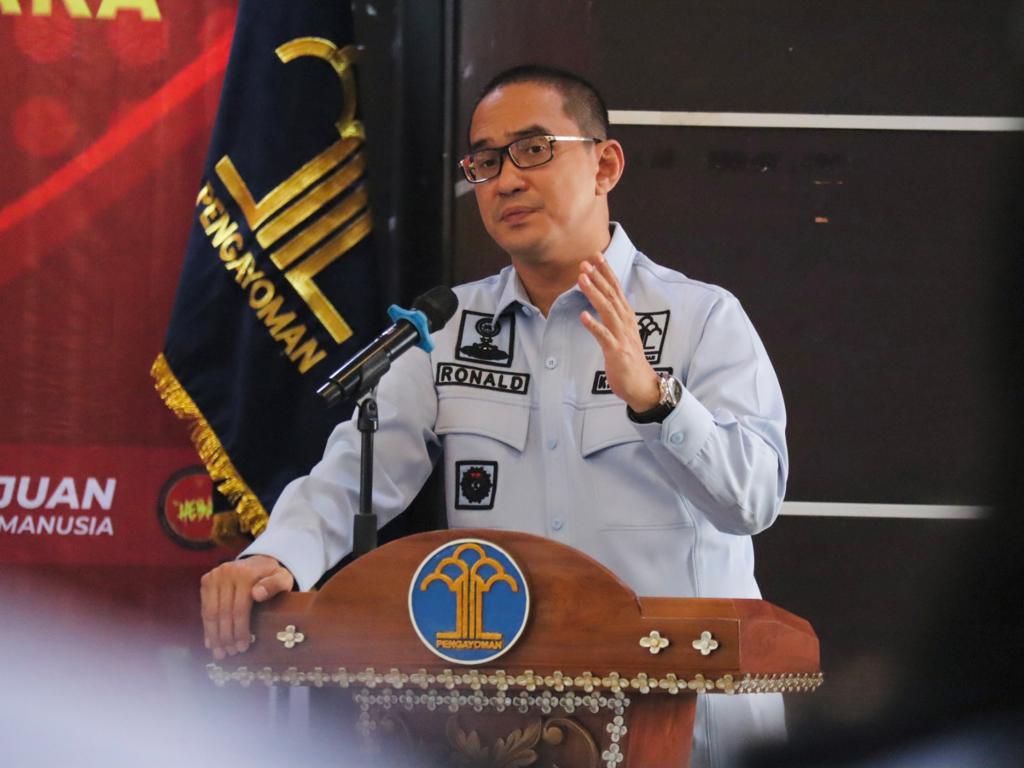 Kepala Kantor Wilayah Kemenkumham Sulawesi Utara Ronald Lumbuun memberikan arahan