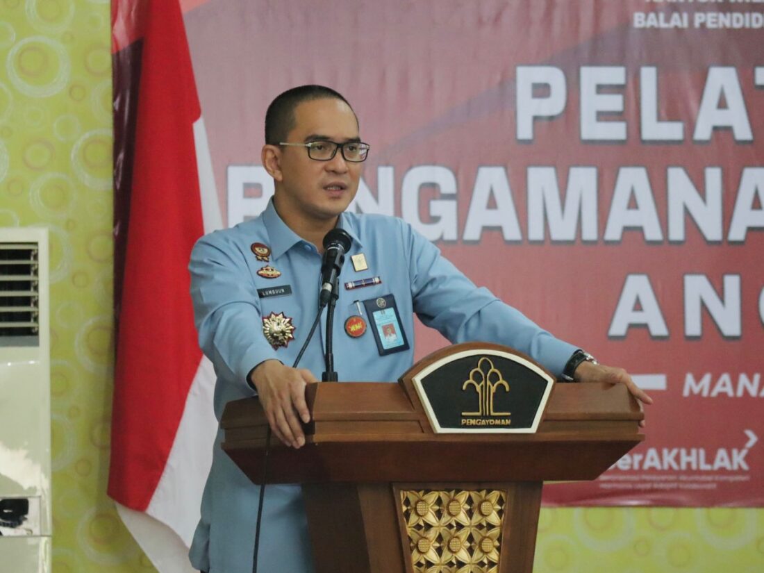 Kepala Kantor Wilayah Kementerian Hukum dan HAM Sulawesi Utara, Ronald Lumbuun resmi membuka kegiatan Pelatihan Teknis Pengamanan Tingkat Lanjutan Angkatan VI dan VII yang dilaksanakan secara hybrid pada Selasa (20/6) terpusat di Wisma Haji, Manado.