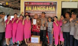 Kapolres Minsel Anjangsana ke Rumah Purnawirawan dan Personel Sakit Menahun