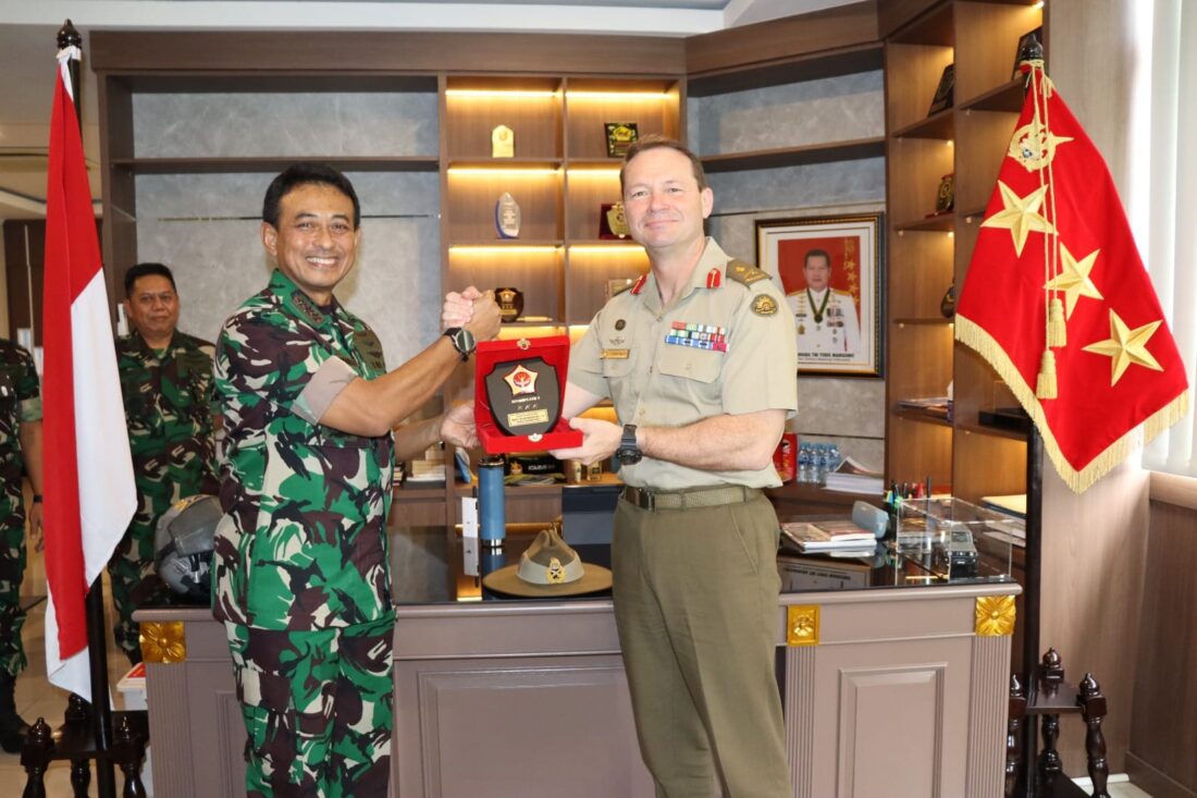 Panglima Komando Gabungan Wilayah Pertahanan (Pangkogabwilhan) II Marsdya TNI Andyawan Martono P., S.I.P., menerima kunjungan kehormatan Commander Joint Logistics (CJLOG) Australia Major General Jason Walk