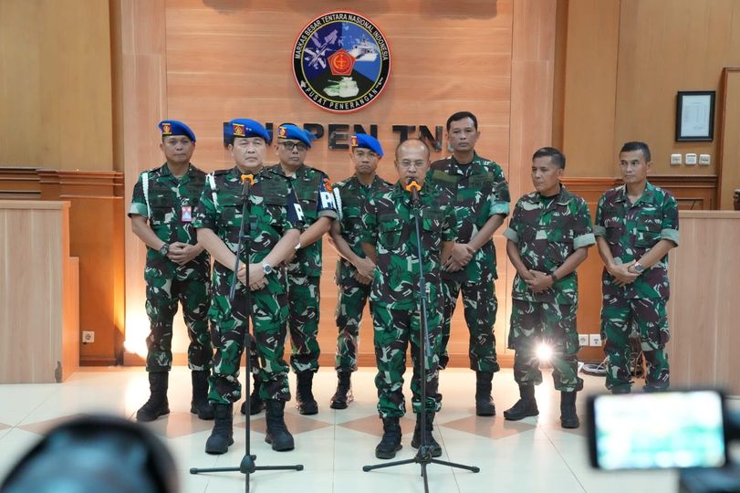 Kapuspen TNI Laksda TNI Julius Widjojono