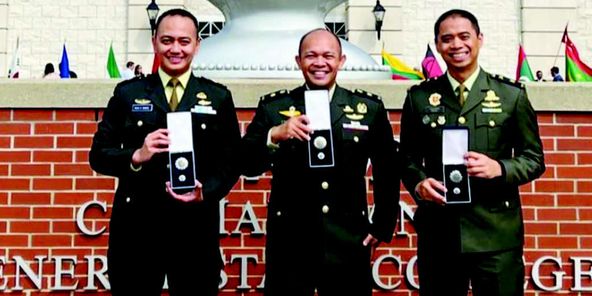 Tiga Pamen TNI AD Berhasil Lulus Pendidikan Sesko Angkatan Darat Amerika Serikat Dengan Predikat Cum Laude