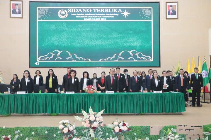 Rektor Unsrat Prof. Dr. Ir. Oktovian B.A. Sompie, M.Eng. IPU saat menghadiri Pelantikan Dan Pengambilan Janji Dokter Spesialis (Foto : Dok. Unsrat)