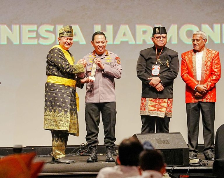 Kapolri Jenderal Pol Listyo Sigit Raih Penghargaan di BNPT Award ke-13