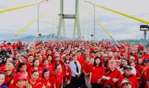 Wali Kota Manado dan Ketua TP PKK Manado Jalan Sehat Bersama Tokoh Agama