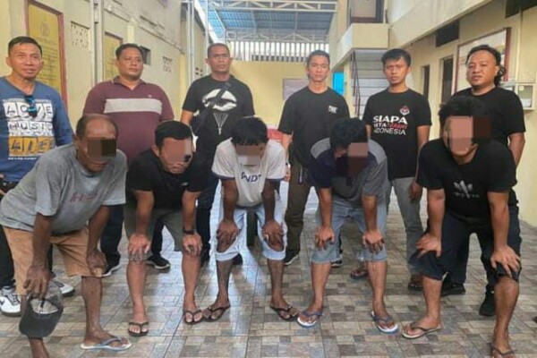 Tim Resmob On The Road (ROTR) Polresta Manado mengamankan lima orang laki-laki yang diduga melakukan pengeroyokan secara bersama-sama, di Teling Bawah.