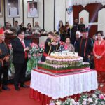 Wali Kota Manado Andrei Angouw dan  dan Wakil Wali Kota dr. Richard Sualang  menghadiri Rapat Paripurna Istimewa DPRD Kota Manado dalam rangka HUT ke - 400 Kota Manado diruang Paripurna Kantor DPRD Kota Manado Jalan Pemuda Sario Manado, Jumat  (14/7).