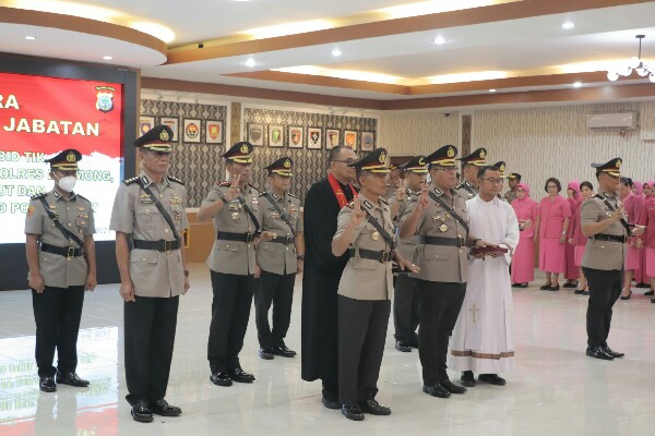 Kapolda Sulut Pimpin Sertijab Dirbinmas, Kabid TIK dan 4 Kapolres