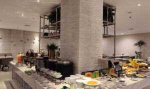 Makan Minum Sepuasnya di Grand Whiz Megamas Manado