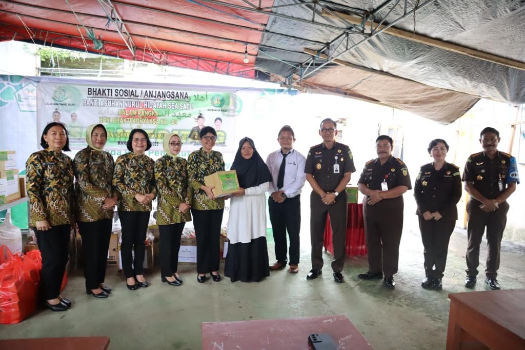 Wakajati Sulut dan Wakil Ketua IAD Berbagi kasih di Panti Asuhan Nurul Hidayah SEA Satu