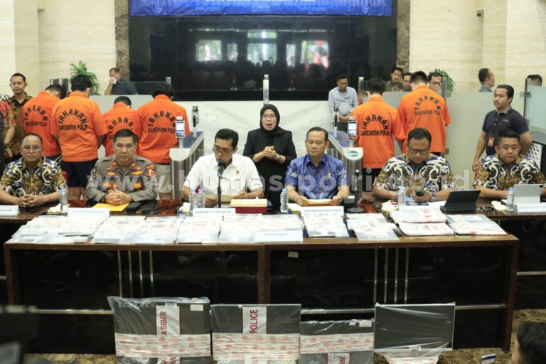 Kabareskrim dalam konferensi pers di Bareskrim Mabes Polri, Jakarta, Jumat (28/7).