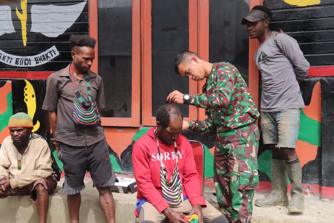 Koteka Barber Shop, Sensasi Layanan Potong Rambut Gratis di Ketinggian 2200 MDPL