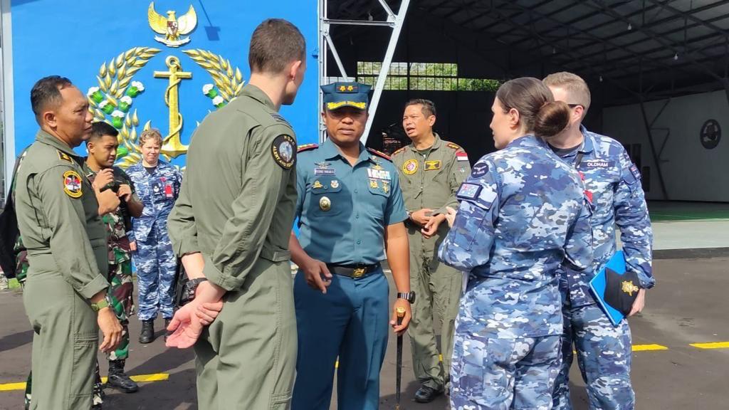 lanudal manado Letkol Laut (P) Tatang Yanuar Ristanto, M.Tr.Opsla. menerima kunjungan staf Initial Planning Conference (IPC) Latma Elang Australia-Indonesia (Ausindo) 2023, Selasa (4/7/2023).