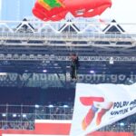 Atraksi Terjun Payung TNI-Polri Meriahkan HUT Bhayangkara ke 77