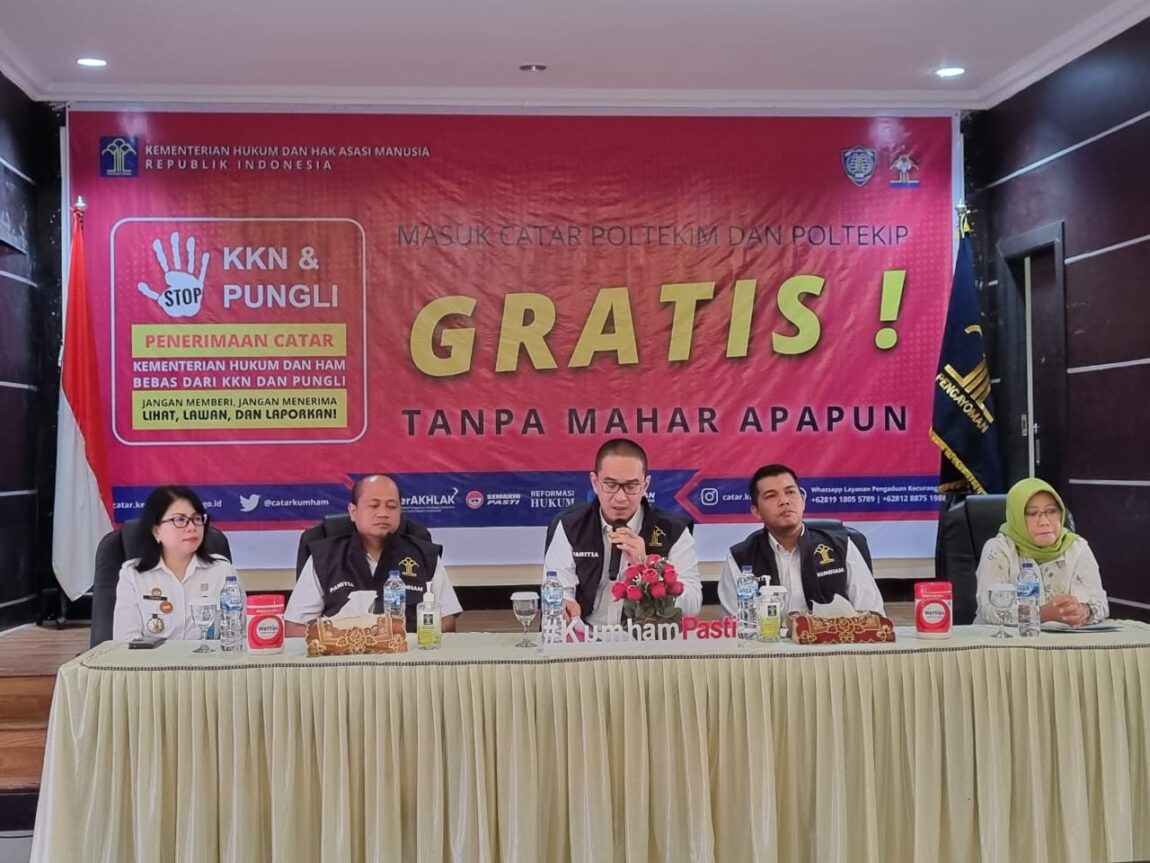 Kepala Kantor Wilayah Kemenkumham Sulawesi Utara Ronald Lumbuun membuka secara resmi pelaksanaan tes psikologi Calon Taruna (Catar) Sekolah Kedinasan Politeknik Ilmu Pemasyarakatan (Poltekip) dan Politeknik Imigrasi (Poltekim) Kementerian Hukum dan Hak Asasi Manusia Republik Indonesia Tahun Anggaran 2023.