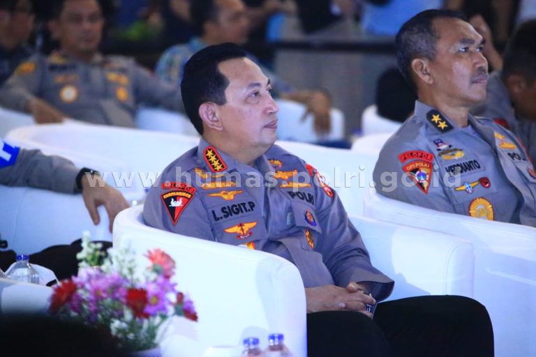 Kapolri Jenderal Polisi Listyo Sigit Prabowo hadir dalam acara yang digelar di Lippo Kemang Mall, Jakarta (23/07).