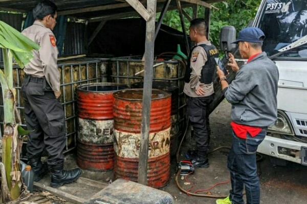 Polsek Mapanget Bongkar Lokasi Diduga Tempat Penimbunan BBM Jenis Solar
