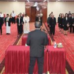 Rektor Universitas Sam Ratulangi Prof. Dr. Ir. Oktovian Berty Alexander Sompie M.Eng. IPU. Asean. Eng saat melantik pejabat Unsrat (Foto : Dok. Unsrat)