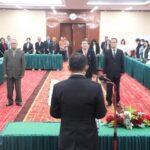 Rektor Unsrat Prof. Dr. Ir. Oktovian Berty Alexander Sompie, M.Eng, IPU saat melantik Ketua, Sekretaris dan Anggota Senat Unsrat periode 2023 - 2027 (Foto : Humas Unsrat)