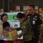 Sukacita Anak-anak Panti Disabilitas Netra Bartemeus Manado Dikunjungi Wakajati dan Ibu