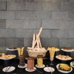 Santai sejenak dari rutinitas dan Nikmati Kopi, Teh dan snack sambil ditemani indahnya pemandangan Sunset dari Napoleon Restaurant.