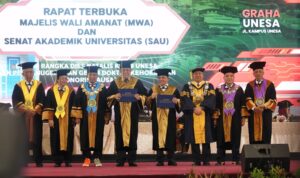 Sekretaris Jenderal Kementerian Hukum dan HAM (Kemenkumham), Komjen Pol. Andap Budhi Revianto menerima Penganugerahan Gelar Doktor Kehormatan (Honoris Causa) dari Universitas Negeri Surabaya (Unesa).