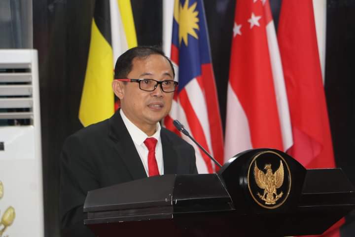 Rektor Unsrat Prof. Dr. Ir. Oktovian Berty Alexander Sompie M.Eng. IPU. Asean. Eng saat penutupan Kegiatan Akreditasi AUN-QA 4 (Foto Dok. Unsrat)