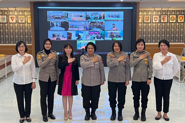 Panitia Hari Jadi ke-75 Polwan RI Tahun 2023 Polda Sulut menggelar webinar bertemakan, Peningkatan Peran Polwan di Era Digital, dengan sub tema, Police Woman: “Life With the Badge”.