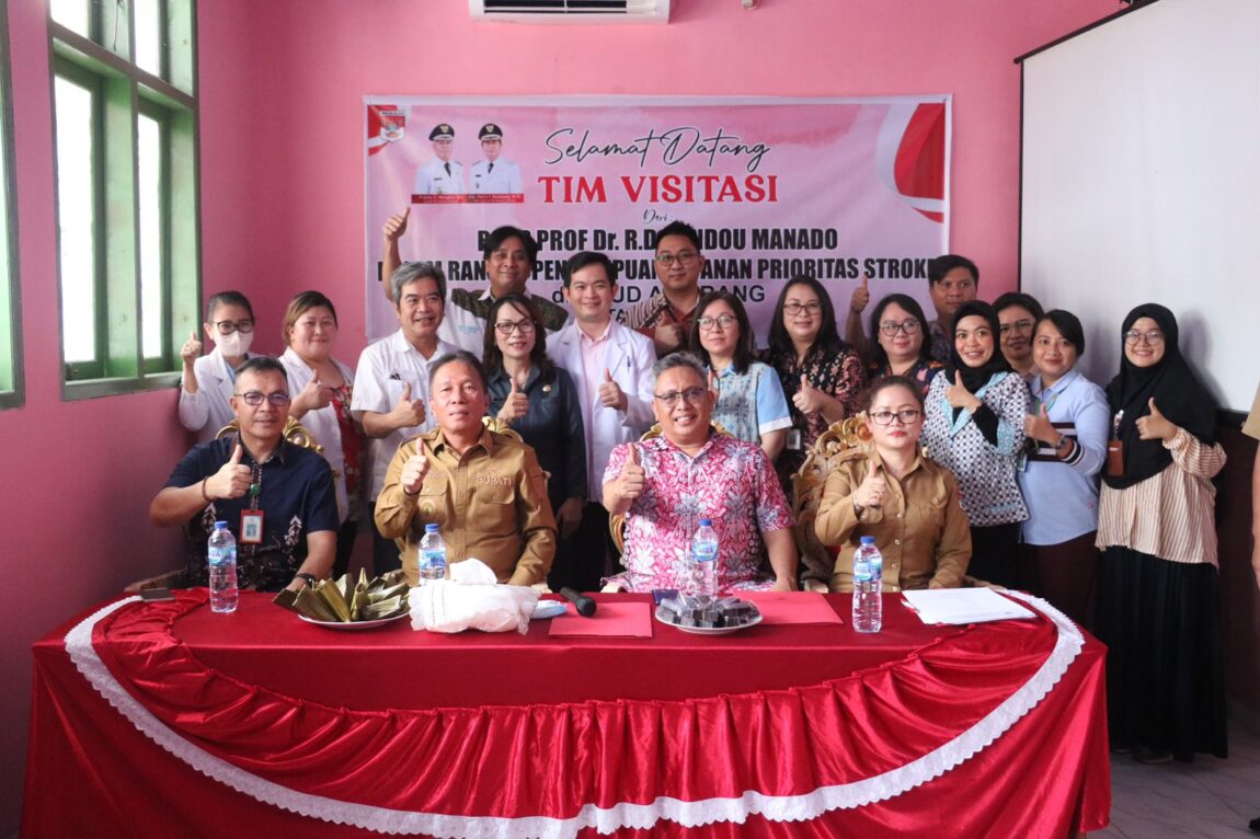 Bupati Minsel  Franky Donny Wongkar, SH  bersama Tim  Visitasi RSUP Prof Kandou Manado di RSUD Amurang.