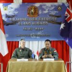Pangkoopsudnas Marsdya TNI M. Tonny Harjono, S.E., M.M., saat menutup Latma Elang Ausindo 2023 bersama Air Commander Australia (ACAUST) Air Vice Marshal Glen Braz AM, CSC, DSM., di VIP Room Pemda Bandara Internasional Sam Ratulangi, Manado, Sulawesi Utara. Rabu (27/9/2023).