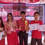 Kepala SMK Negeri 1 Amurang, Jevie Jane Maliangkay, S.Pd (ke 3 dari kiri) bersama pemenang lomba HUT SMKN 1 Amurang