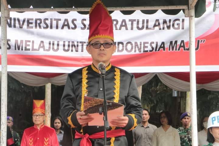 Rektor Unsrat Prof. Dr. Ir. Oktovian Berty Alexander Sompie M.Eng. IPU. ASEAN Eng saat membacakan sambutan (Foto Dok. Unsrat)