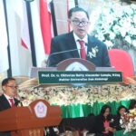 Rektor Unsrat Prof. Dr. Ir. Oktovian Berty Alexander Sompie, M.Eng. ASEAN Eng, IPU saat pelantikan dokter (Foto Dok. Unsrat)