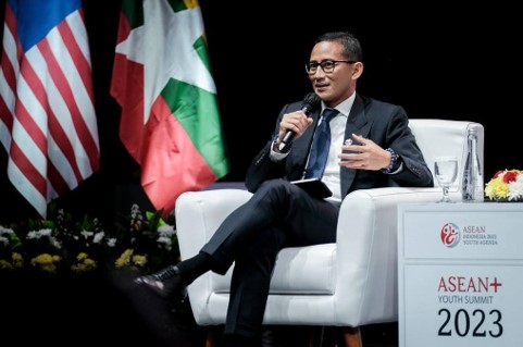 Menteri Pariwisata dan Ekonomi Kreatif (Menparekraf) Sandiaga Uno saat menjadi salah satu panelis dalam acara ASEAN+ Youth Summit 2023 “ASEAN Youth Strength: Collaboration in Diversity”, Kamis (7/9/2023) di Jakarta Concert Hall. - (Foto: Kemenparekraf)