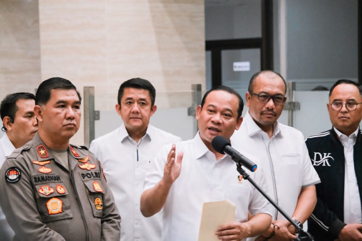Kasatgas Anti-Mafia Bola Polri Irjen Asep Edi Suheri dalam jumpa pers di Gedung Bareskrim Polri, Jakarta Selatan, Rabu, 27 September 2023.