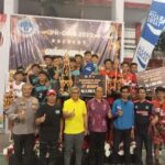 Foto bersama Kapolda Sulut Irjen Pol. Drs. Setyo Budiyanto, Karo SDM Polda Sulut Ari Wahyu Widodo, kepsek SMAN 1 Manado Jemmy Jermias, Kepsek SMKN 1 Airmadidi Weddy Onibala dan para juara putra dan putri