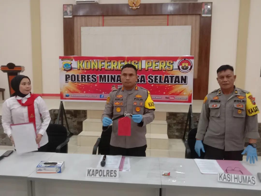 Konferensi pers dilaksanakan di gedung aula Graha Tatag Trawang Tungga Polres Minsel, Senin (23/10/2023), dihadiri oleh Kapolres Minsel AKBP Feri R. Sitorus, SIK, MH; Kasat Reskrim Iptu Lesly Deiby Lihawa, SH, MKn; Kasi Humas Iptu Ronald Wauran dan wartawan media biro Minsel.