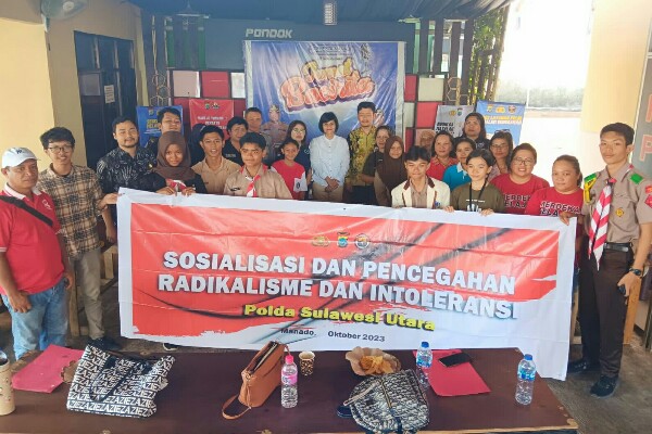 Bidang Humas Polda Sulut bekerja sama dengan Satbinmas dan Satresnarkoba Polresta Manado menggelar diskusi kamtibmas, Jumat Bacirita, di Kantin Presisi Polresta Manado, Jumat (27/10/2023).