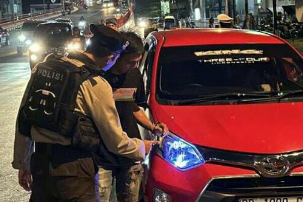 Gabungan personel Polresta Manado menggelar KRYD di Jalan Piere Tendean, tepatnya di depan Kantor Polresta Manado,” Kamis (26/10/2023) malam.