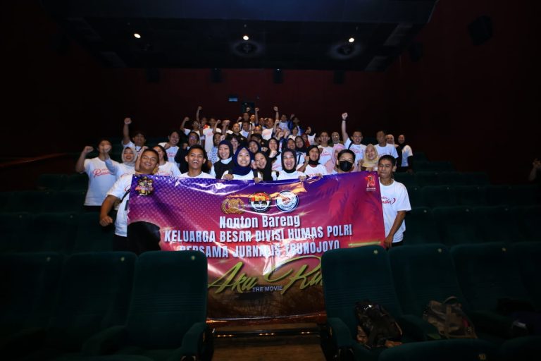 Divisi Humas Polri mengajak wartawan untuk menonton bersama film inspiratif karya sineas Indonesia berjudul ‘Aku Rindu.’