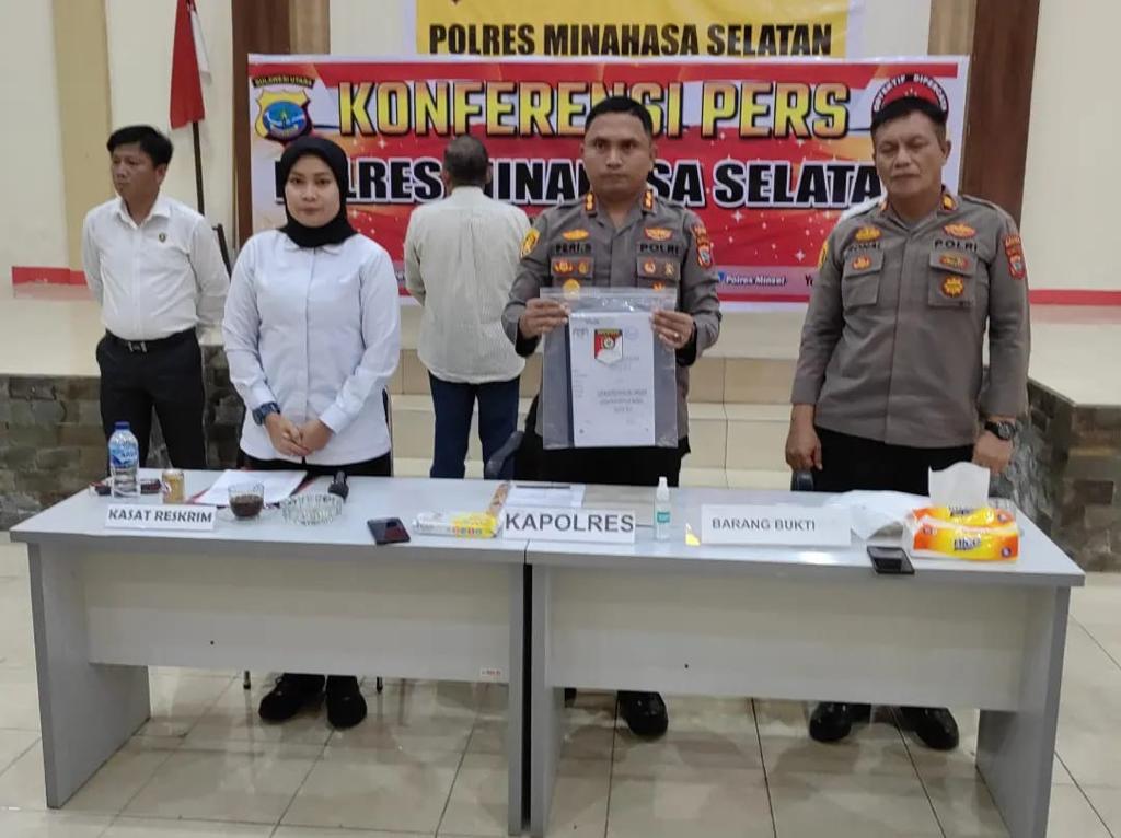  Kapolres Minsel AKBP Feri R. Sitorus  didampingi Kasat Reskrim Iptu Lesly Deiby Lihawa, Kasi Humas Iptu Ronald Wauran dalam  konferensi pers, Senin (02/10/2023).(Foto:Humas Polres Minsel)