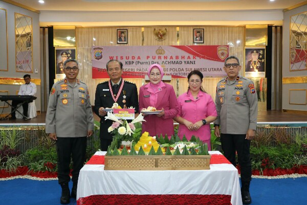 Kapolda Sulawesi Utara Irjen Pol Setyo Budiyanto memimpin acara wisuda purnabakti Pegawai Negeri Pada Polri periode Oktober 2022 hingga September 2023, di Polda Sulut.