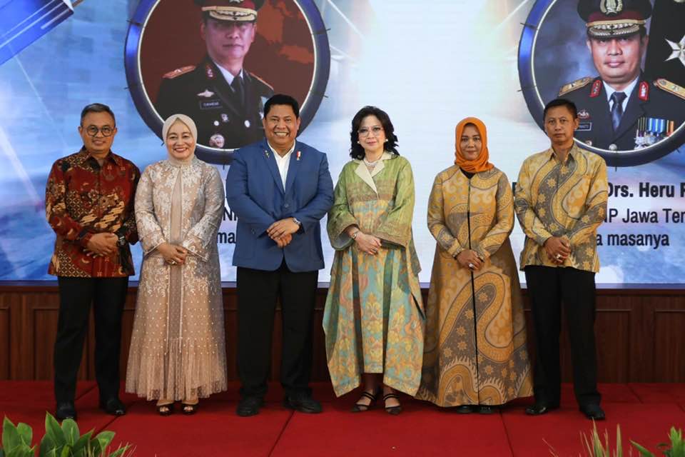 Kepala Badan Narkotika Nasional Republik Indonesia (BNN RI), Komjen Pol. Prof. Dr. Petrus Reinhard Golose memimpin pelepasan purna tugas dua kepala BNNP yakni Kepala BNNP Jawa Tengah Brigjen. Pol. Drs. Heru Pranoto, M.Si. dan Brigjen. Pol. Ir. Sukandar, MM. di Ruang Muhammad Hatta Gedung Tan Satrisna BNN Lantai 7 pada Senin 30 Oktober 2023.