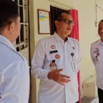 Kepala Divisi Pemasyarakatan Aris Munandar didampingi Kepala Bidang Pelayanan Tahanan, Kesehatan Rehabilitasi, Pengelolaan Basan Barang dan Keamanan Yusran Saad menyambangi Rumah Tahanan Negara Kelas IIA Manado (Rutan Manado), Rabu (11/10).